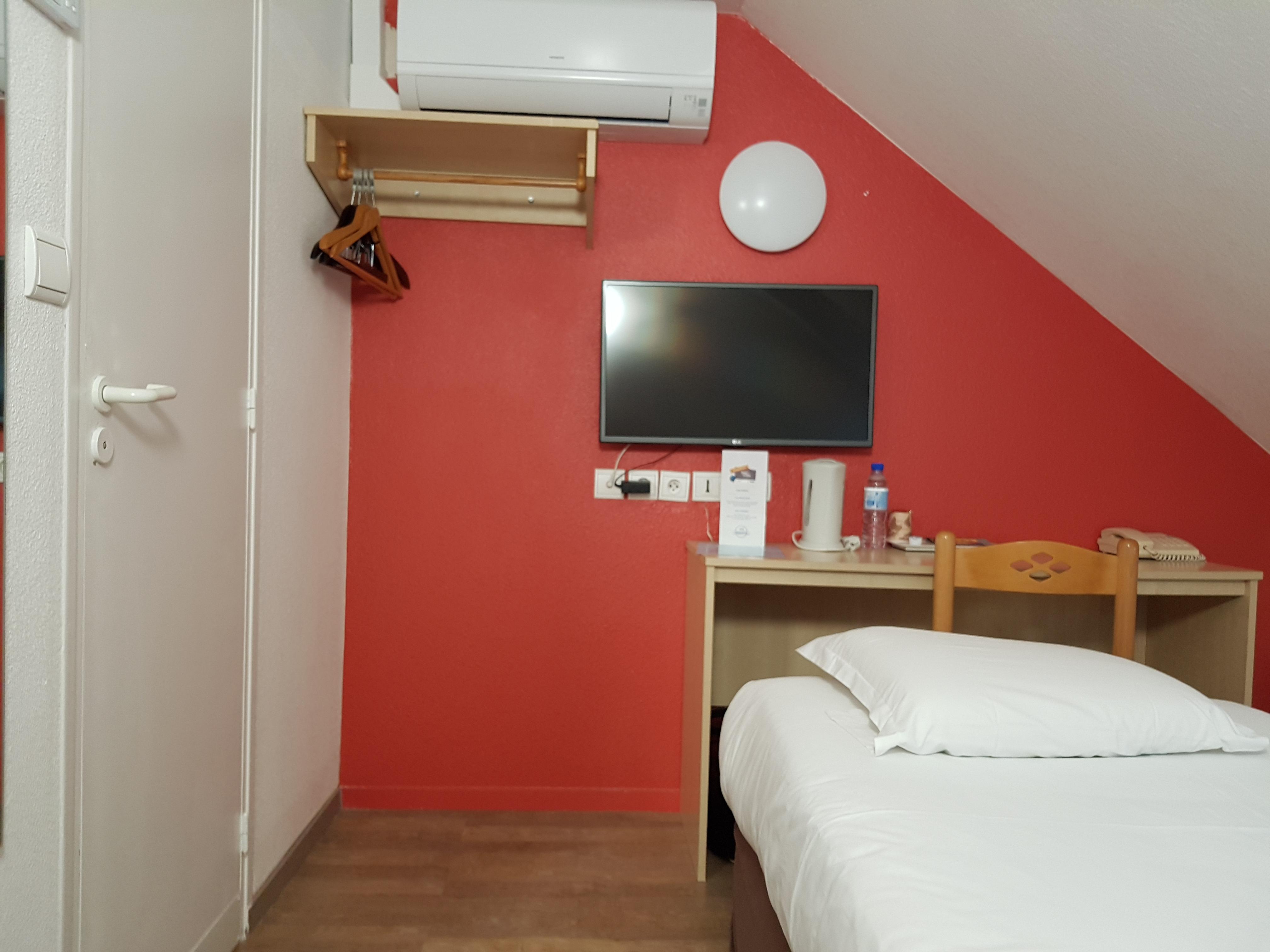 Comfort Hotel Etampes Exterior photo